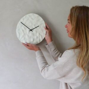 Wandklok – wit met structuur